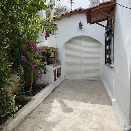 Wunderschoenes Haus Mit Meerblick * Isthmia